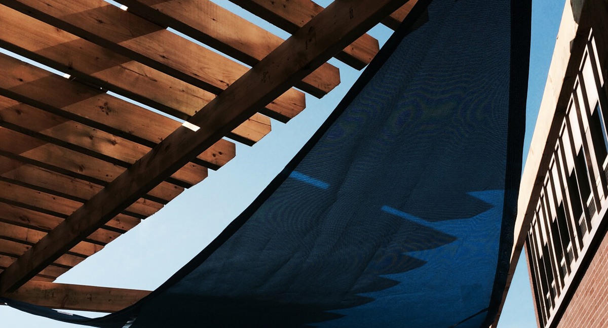 Pergola et toile ombrière - Produits et services de Manik Éco-Loisir - Aménagement d'aires de jeu pour CPE, garderies, parcs et écoles